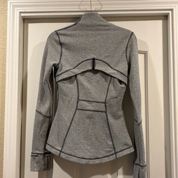 Lululemon Gray Women's Zip-Front Active Jacket like new size 4 - Picture 6 of 6